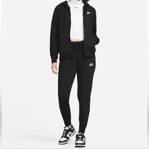 🆕 Nike Women's Sportswear Essential Fleece Jogger Pants size small